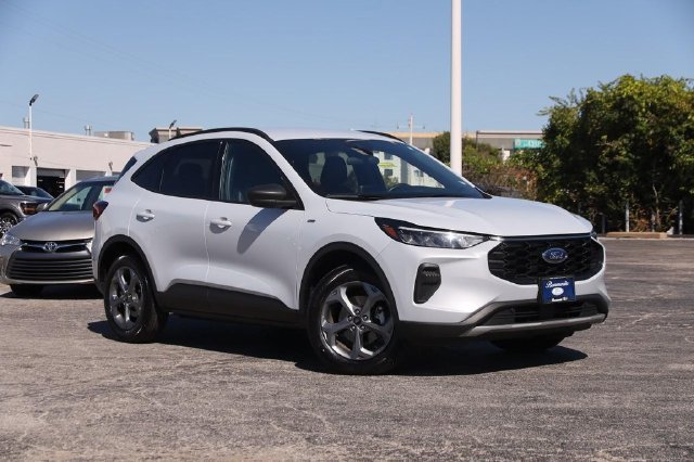 Certified 2025 Ford Escape ST-Line AWD/4WD image 2