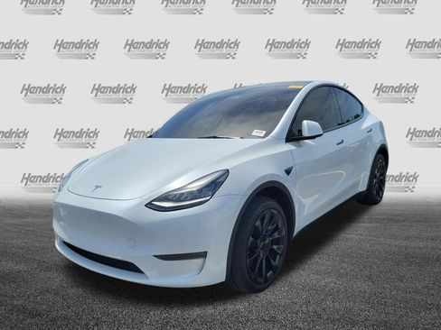 Used 2023 Tesla Model Y AWD image 4