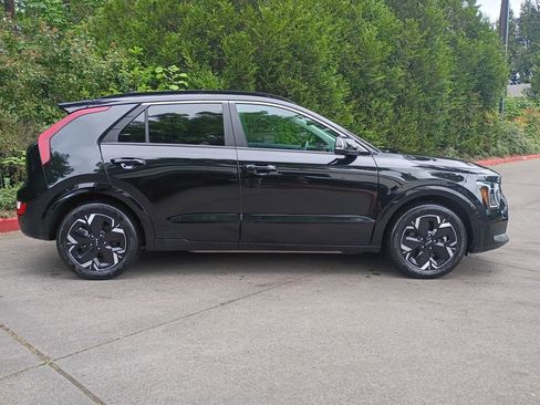 Used 2024 Kia Niro Wind w/ Wind Preserve Package FWD image 3