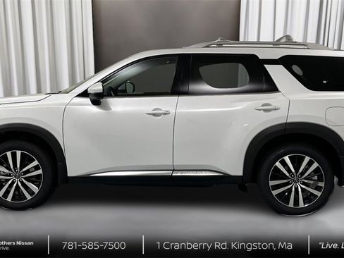 New 2025 Nissan Pathfinder Platinum w/ Cargo Package image 8