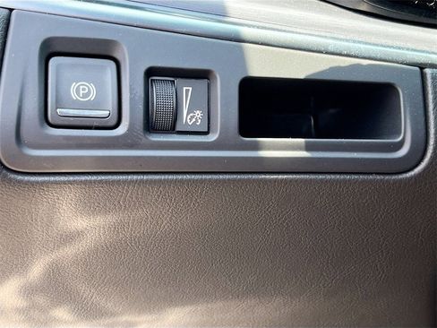 New 2025 Cadillac XT5 Luxury image 10