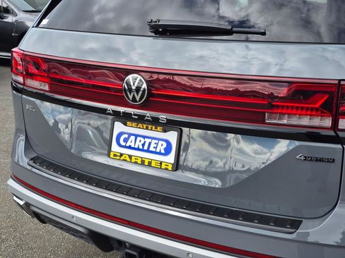 Used 2024 Volkswagen Atlas Peak Edition SEL AWD/4WD image 16