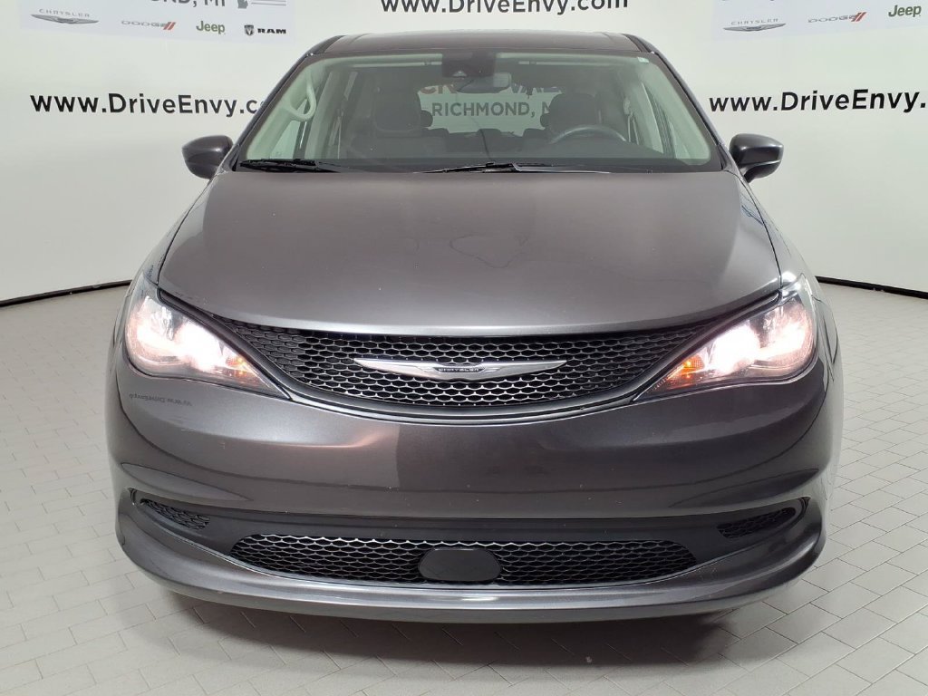 Used 2023 Chrysler Voyager LX FWD image 2