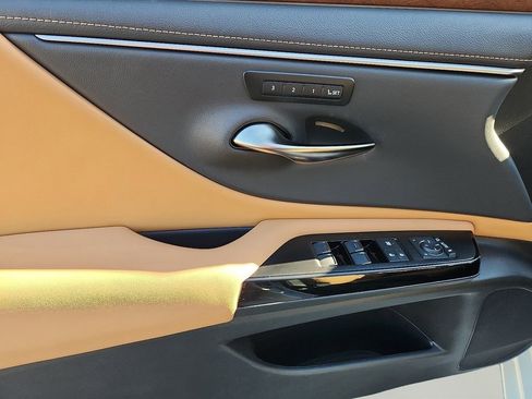 Used 2023 Lexus ES 250 w/ Premium Package image 13