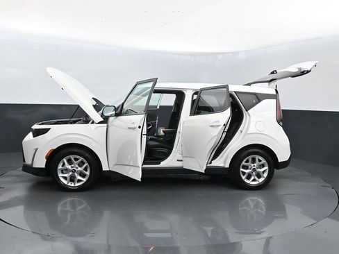 Used 2023 Kia Soul LX w/ LX Technology Package image 48