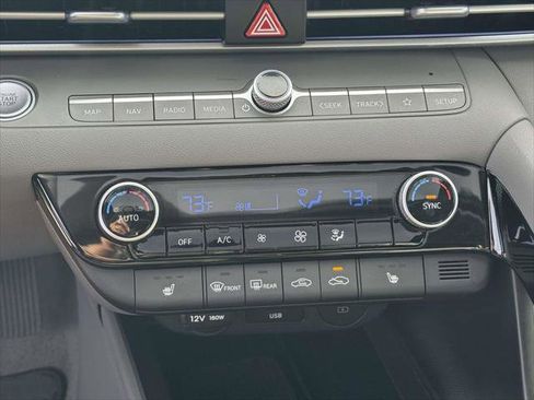 Certified 2025 Hyundai Elantra SEL image 29