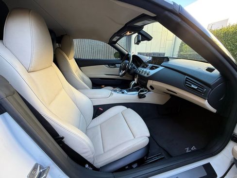 Used 2011 BMW Z4 sDrive35i image 19