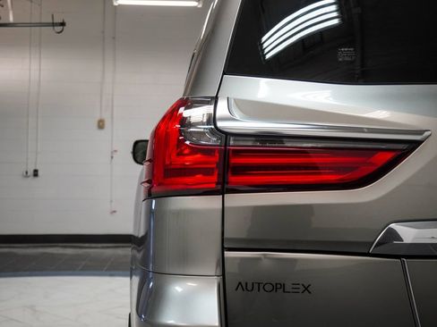 Used 2019 Lexus LX 570 570 w/ Luxury Package image 42