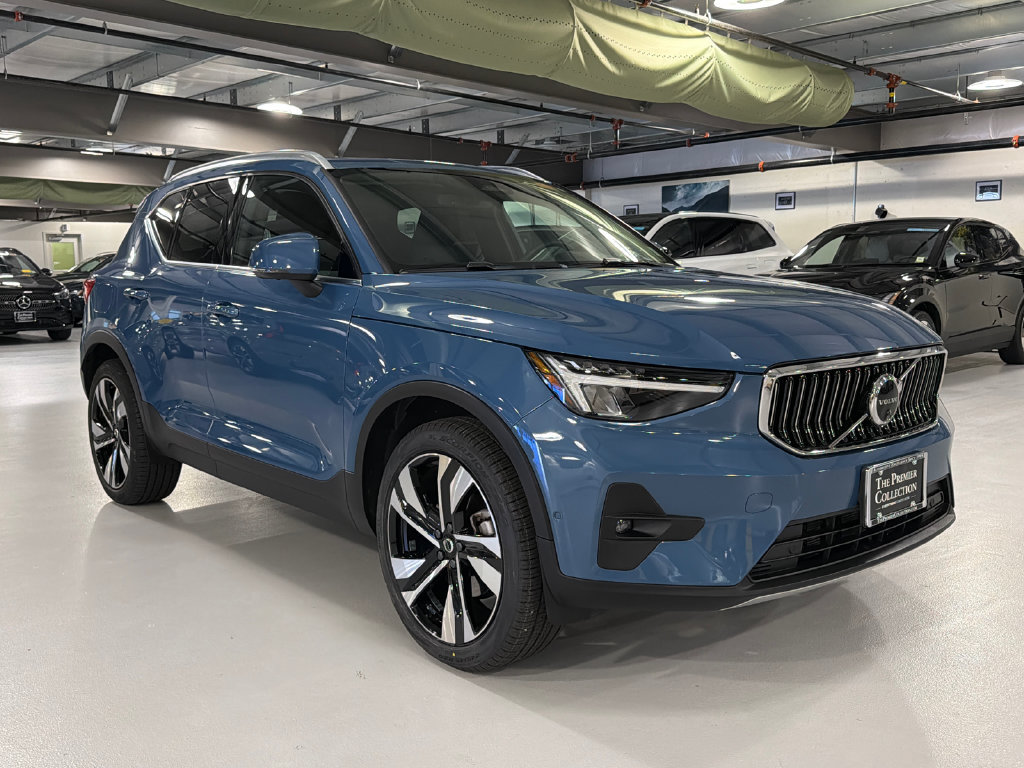 Certified 2024 Volvo XC40 B5 Plus w/ Protection Package Premier AWD/4WD image 1
