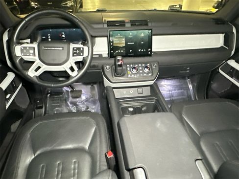 Used 2022 Land Rover Defender 110 X-Dynamic SE image 18