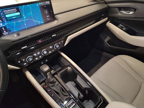 Used 2024 Honda Accord Touring image 17