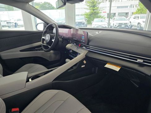 New 2026 Hyundai Elantra Limited FWD image 40