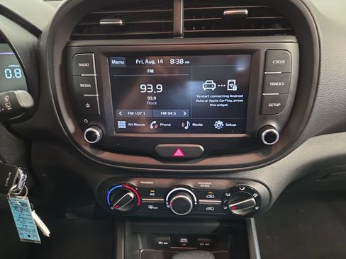 Used 2025 Kia Soul LX w/ LX Technology Package FWD image 13