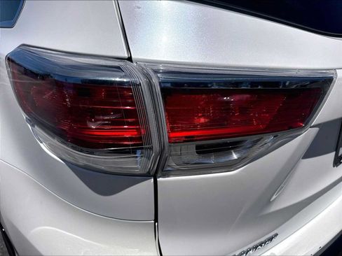 Used 2015 Toyota Highlander Limited Platinum AWD/4WD image 31