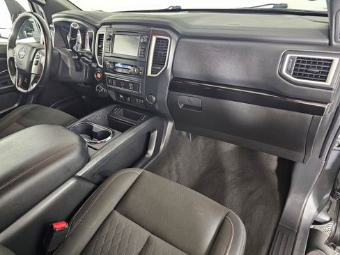 Used 2019 Nissan Titan SV w/ SV Convenience Package image 38