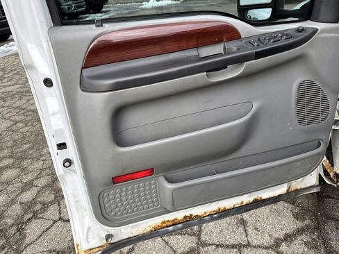 Used 2006 Ford F350 XLT image 14