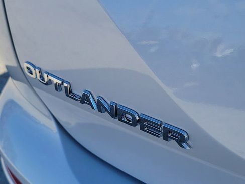 New 2026 Mitsubishi Outlander SE image 10