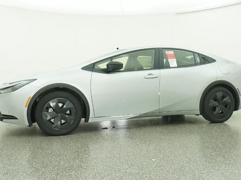 New 2026 Toyota Prius Plug-In Hybrid FWD image 8