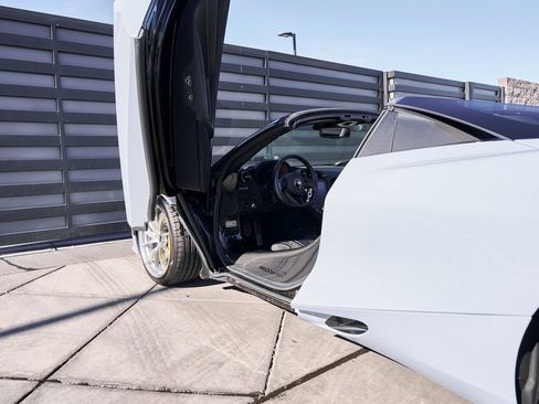 Used 2022 McLaren 720S Spider image 39