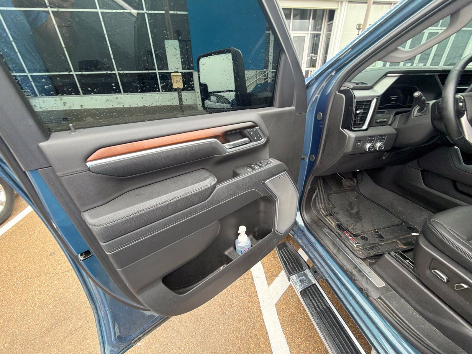 Used 2025 GMC Sierra 2500 Denali w/ Technology Package AWD/4WD image 7