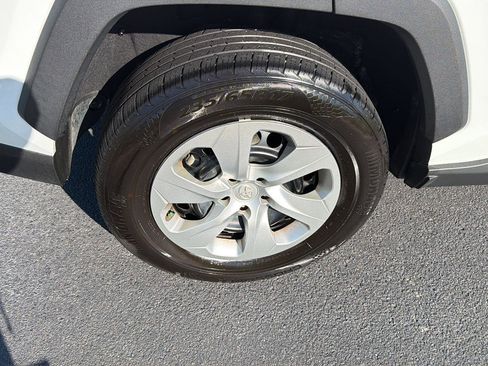 Used 2022 Toyota RAV4 LE FWD image 35