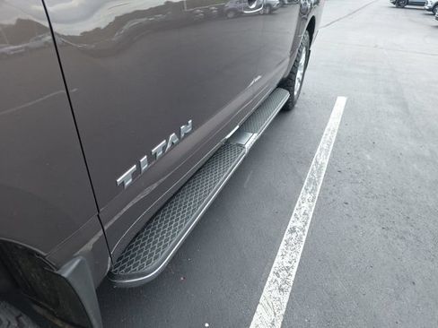 Used 2017 Nissan Titan SV AWD/4WD image 11