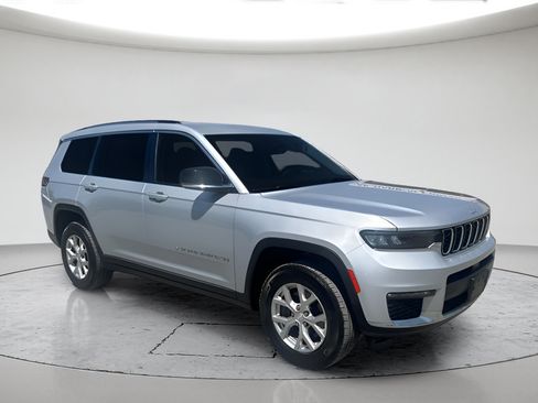 Used 2023 Jeep Grand Cherokee L Limited AWD/4WD image 2