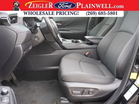 Used 2022 Toyota Venza LE image 17