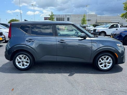 Used 2020 Kia Soul S FWD image 2