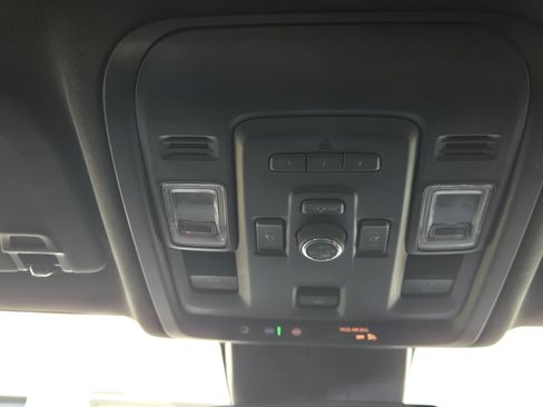 Used 2023 Chevrolet Suburban LT w/ Luxury Package image 30