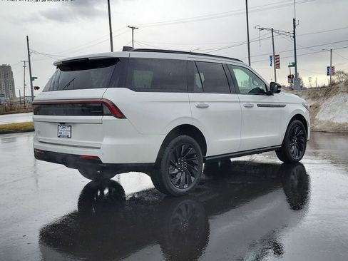 New 2026 Lincoln Navigator Reserve w/ Jet Appearance Package image 3