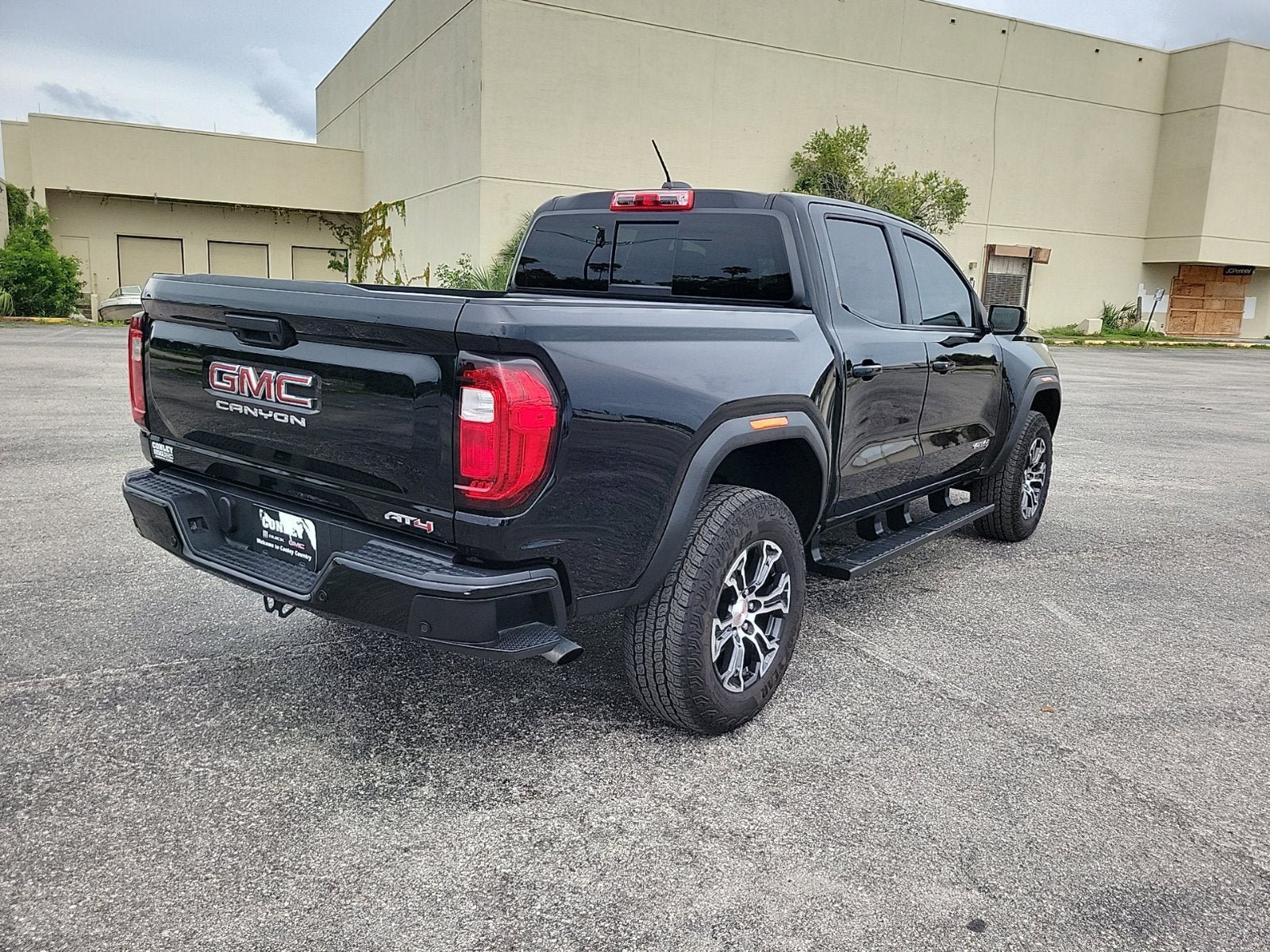 Used 2024 GMC Canyon AT4 w/ Technology Package AWD/4WD image 6