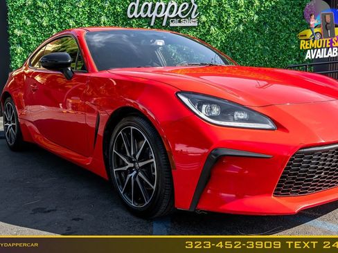 Used 2022 Toyota GR86 RWD image 4