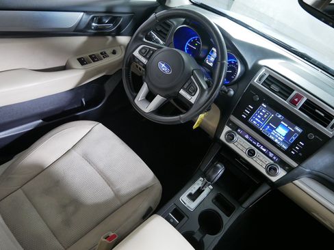 Used 2016 Subaru Outback 2.5i Premium w/ Popular Package #2 AWD/4WD image 9