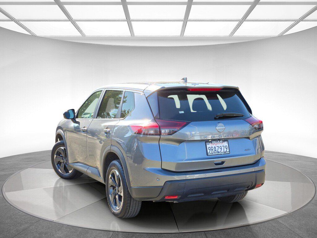 Used 2025 Nissan Rogue SV AWD/4WD image 5