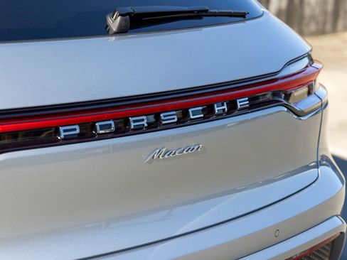 New 2026 Porsche Macan image 21