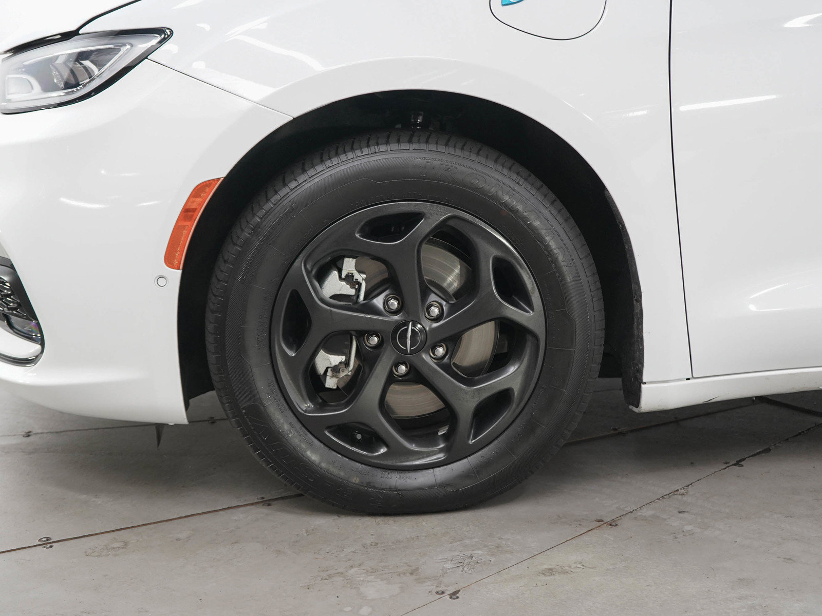 Used 2024 Chrysler Pacifica Limited FWD image 31