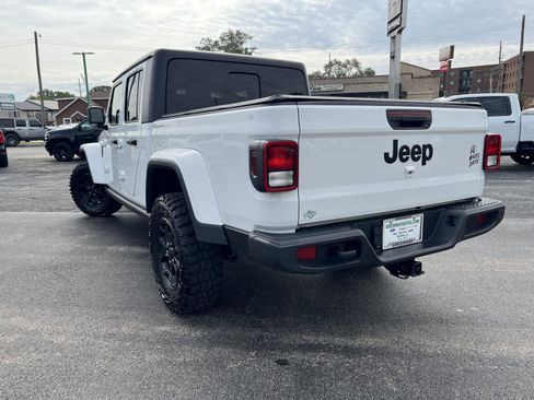 Used 2021 Jeep Gladiator Willys image 11