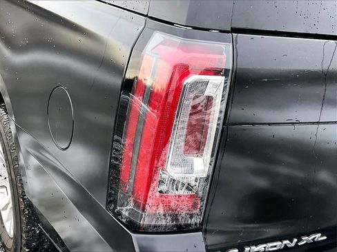Used 2019 GMC Yukon XL SLT image 28