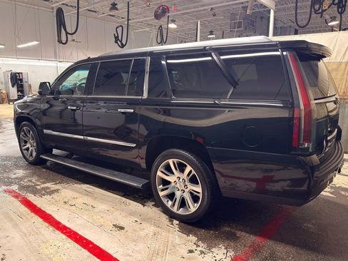 Used 2016 Cadillac Escalade ESV Premium image 6