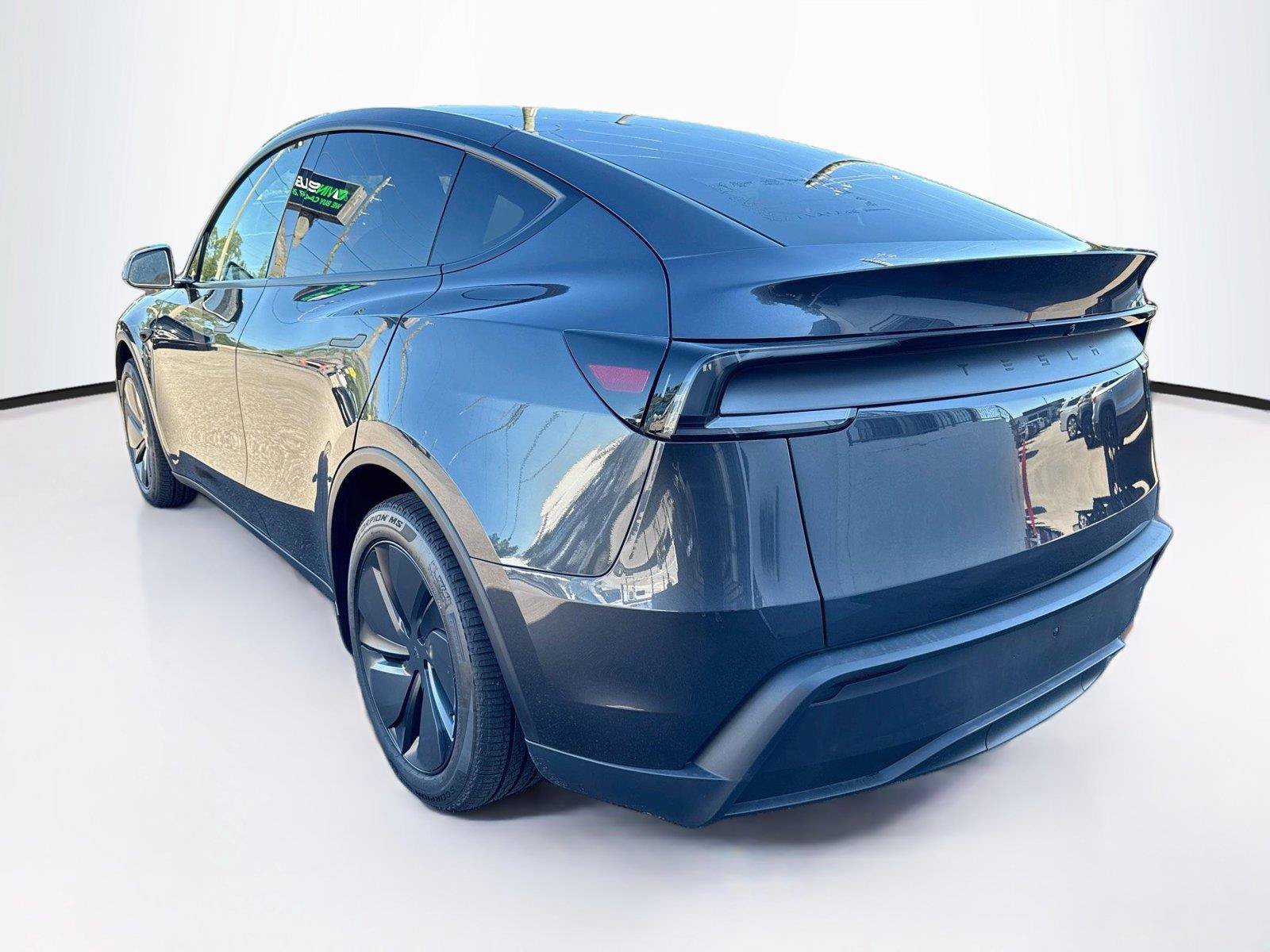 Used 2026 Tesla Model Y 2WD image 3