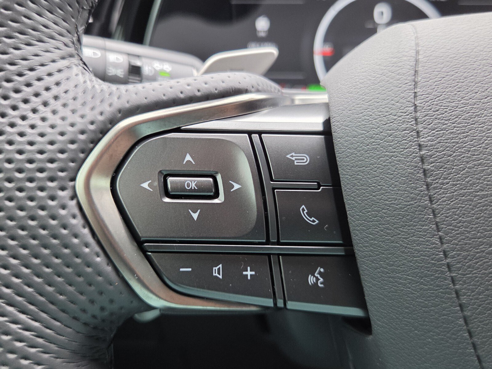 Used 2026 Lexus TX 500h AWD w/ Technology Package image 31