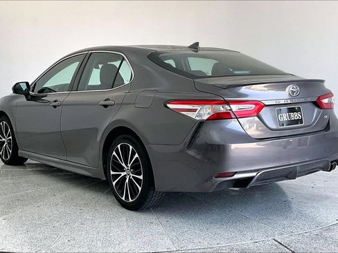 Used 2020 Toyota Camry SE FWD image 14