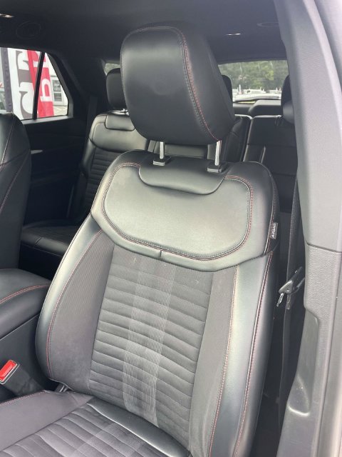 Used 2025 Ford Explorer ST-Line w/ ST-Line Street Pack AWD/4WD image 19