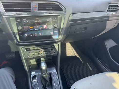 Used 2019 Volkswagen Tiguan SEL Premium image 22