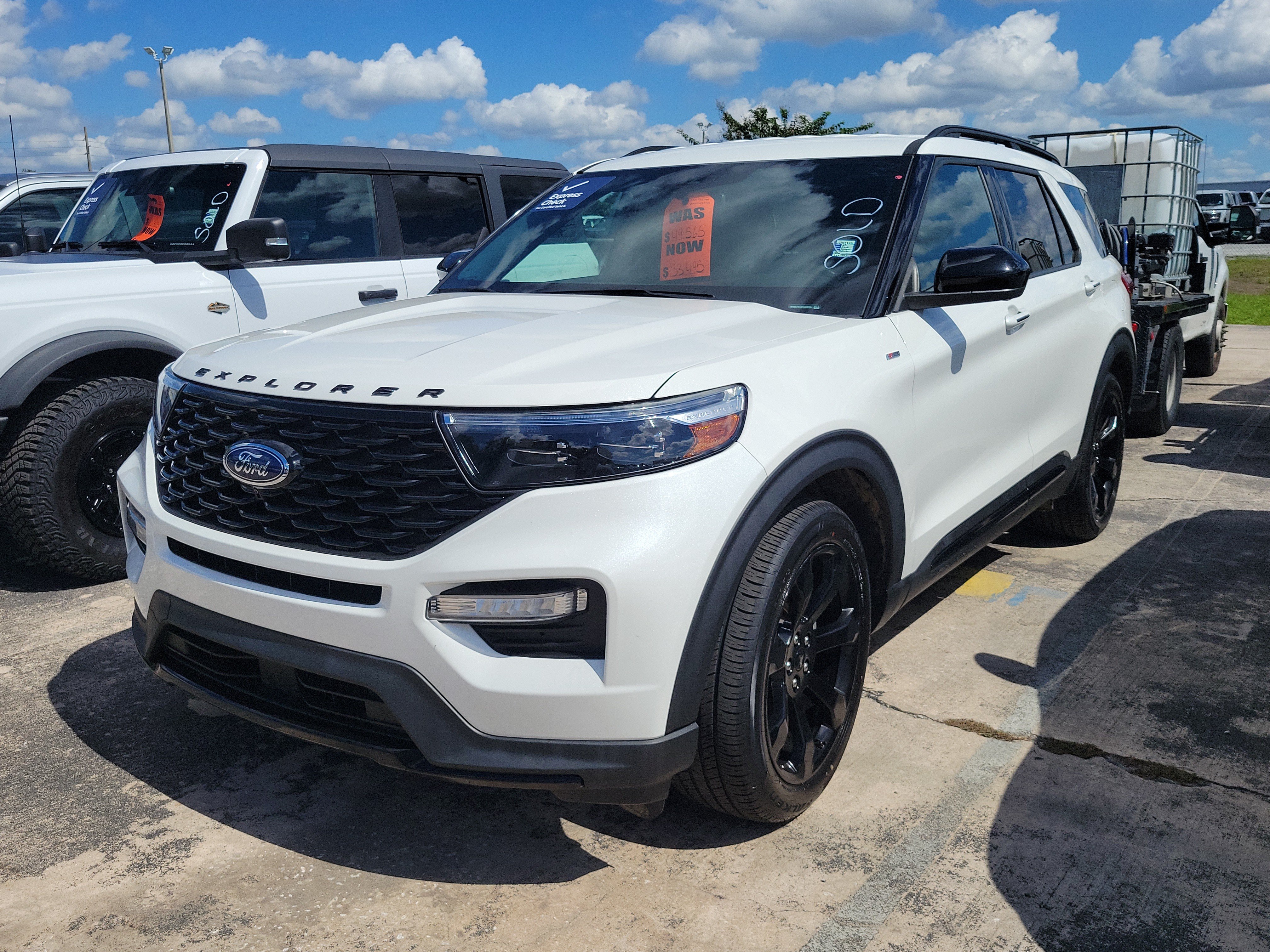 Certified 2023 Ford Explorer ST-Line w/ Class IV Trailer Tow Package RWD image 3