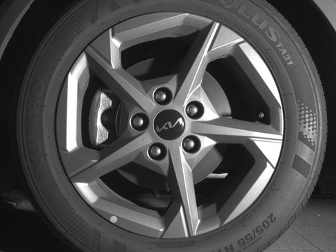 Used 2025 Kia K4 LXS image 12