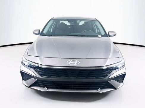 Used 2024 Hyundai Elantra SEL image 2