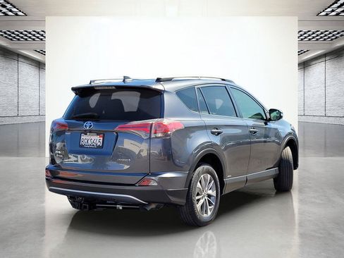 Used 2018 Toyota RAV4 LE AWD/4WD image 7