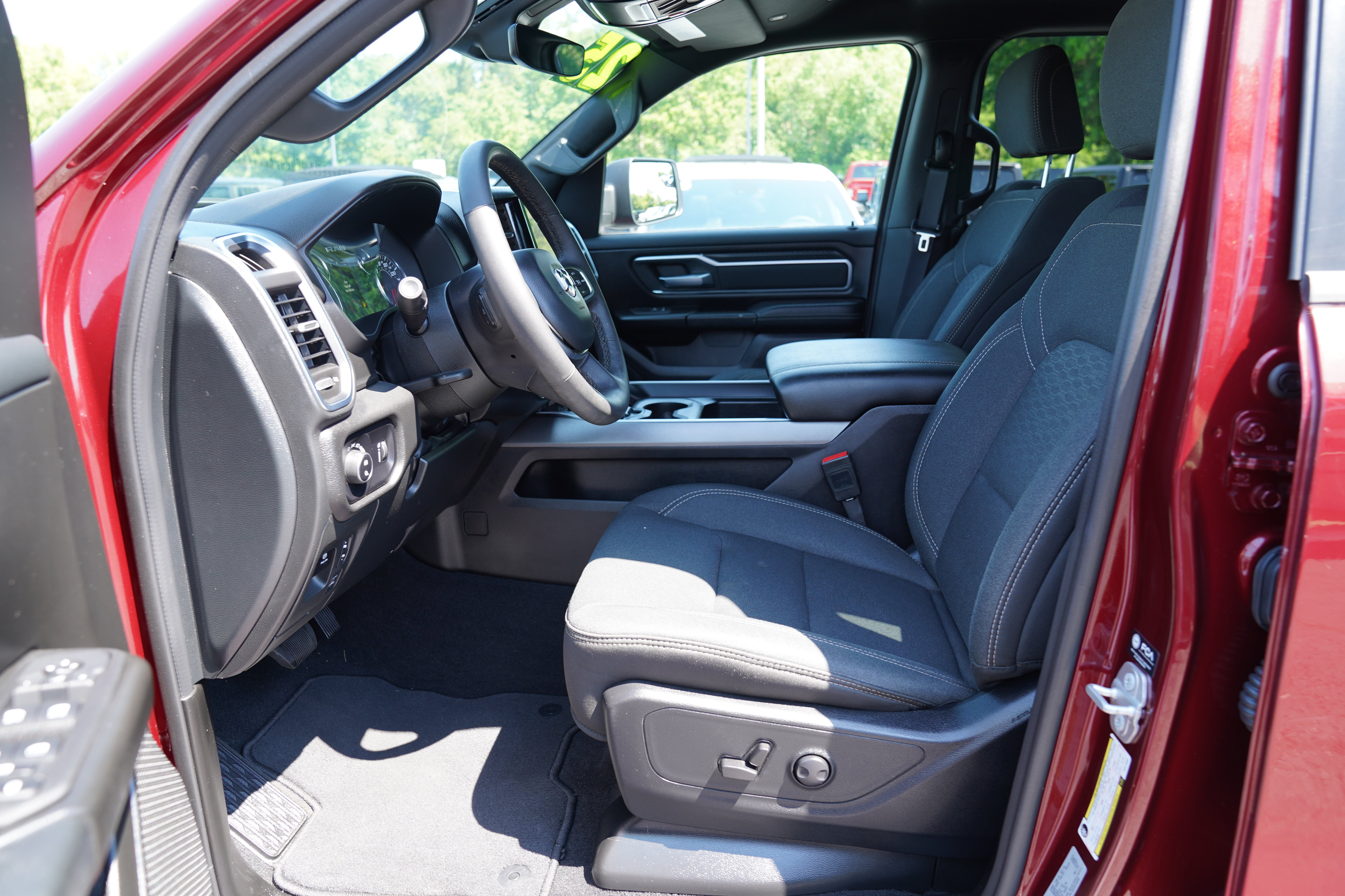 Used 2025 RAM 1500 Big Horn AWD/4WD image 4